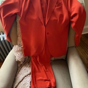 Pants suit